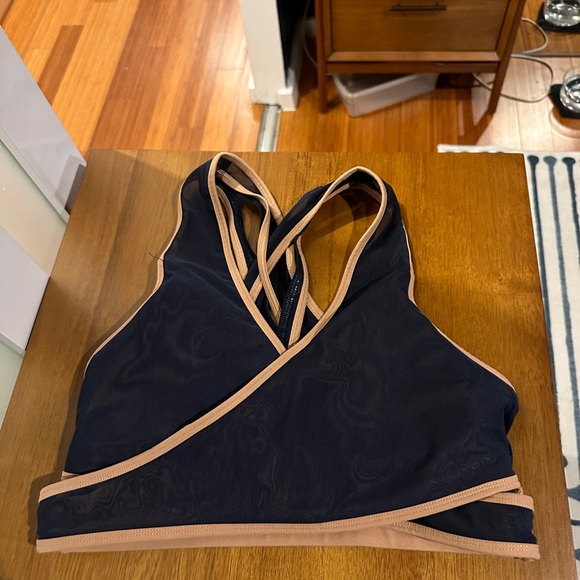 Fabletics Medium Impact Sports Bra Nude with Navy Mesh Overlay & Strappy Back-L - Picture 3 of 4